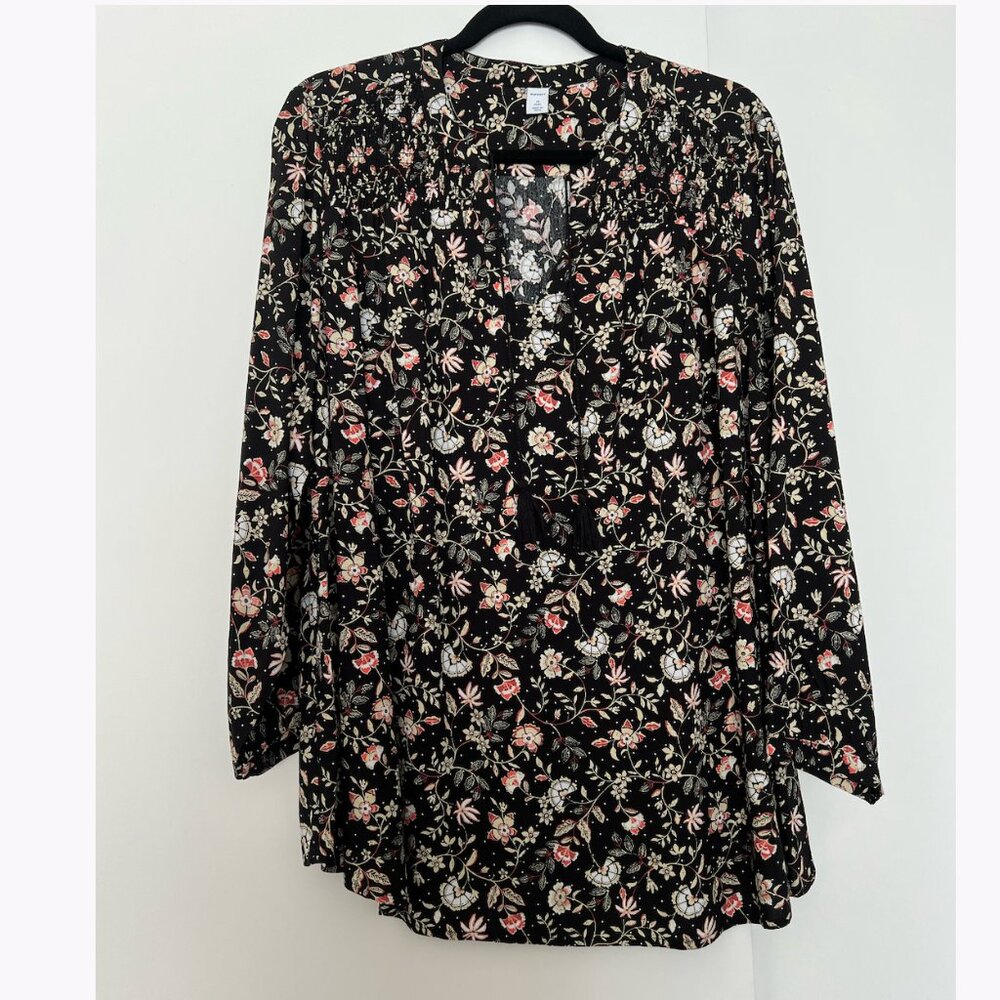 Old Navy Plus Size Floral Blouse with Black Tassels V-Neck Worn once!